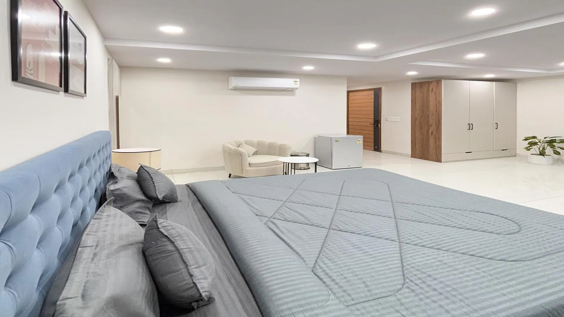 Housr Sector 45 Gurgaon Near Artemis Hospital Hotel 0*,