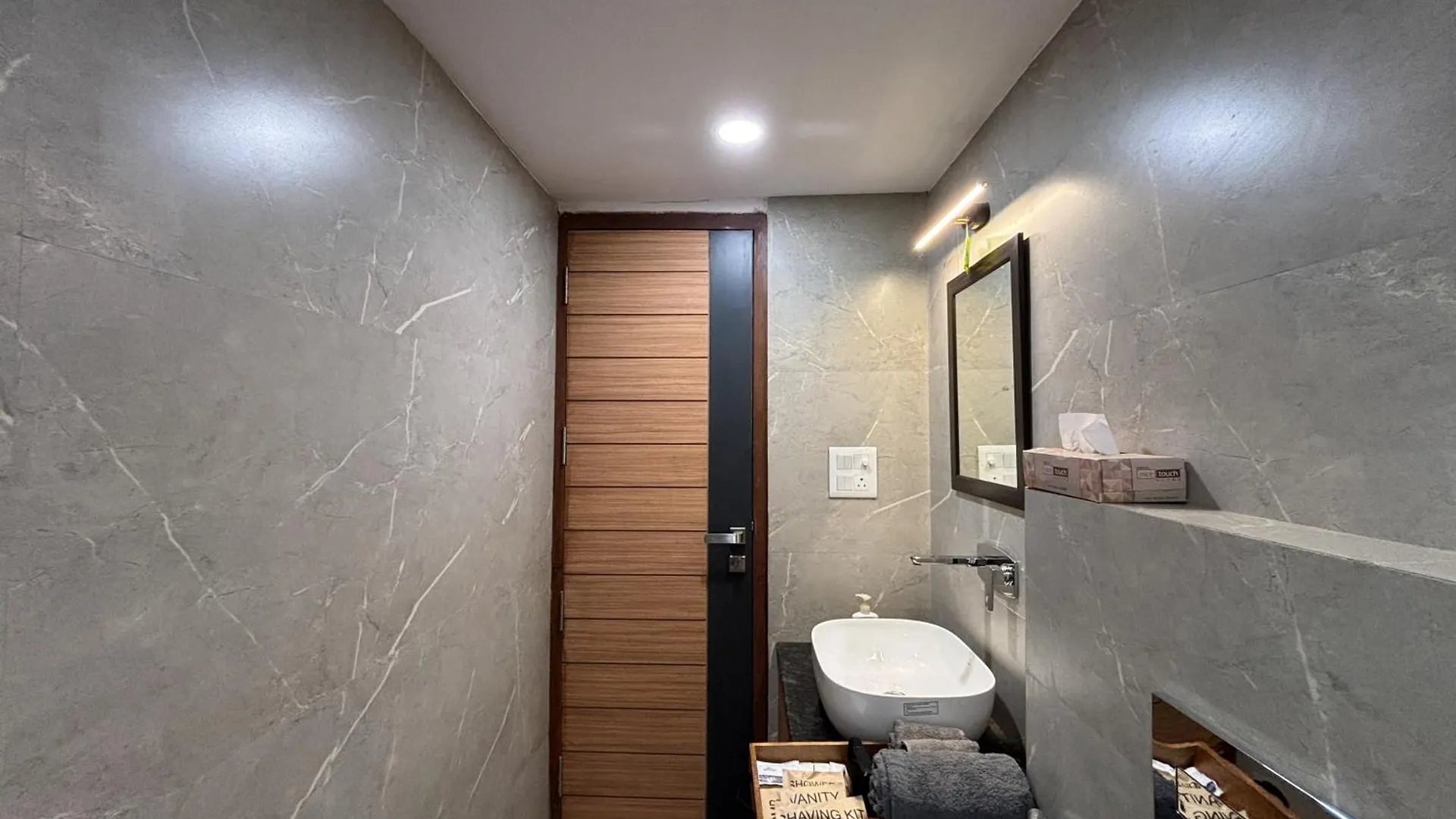 Housr Sector 45 Gurgaon Near Artemis Hospital Hotel