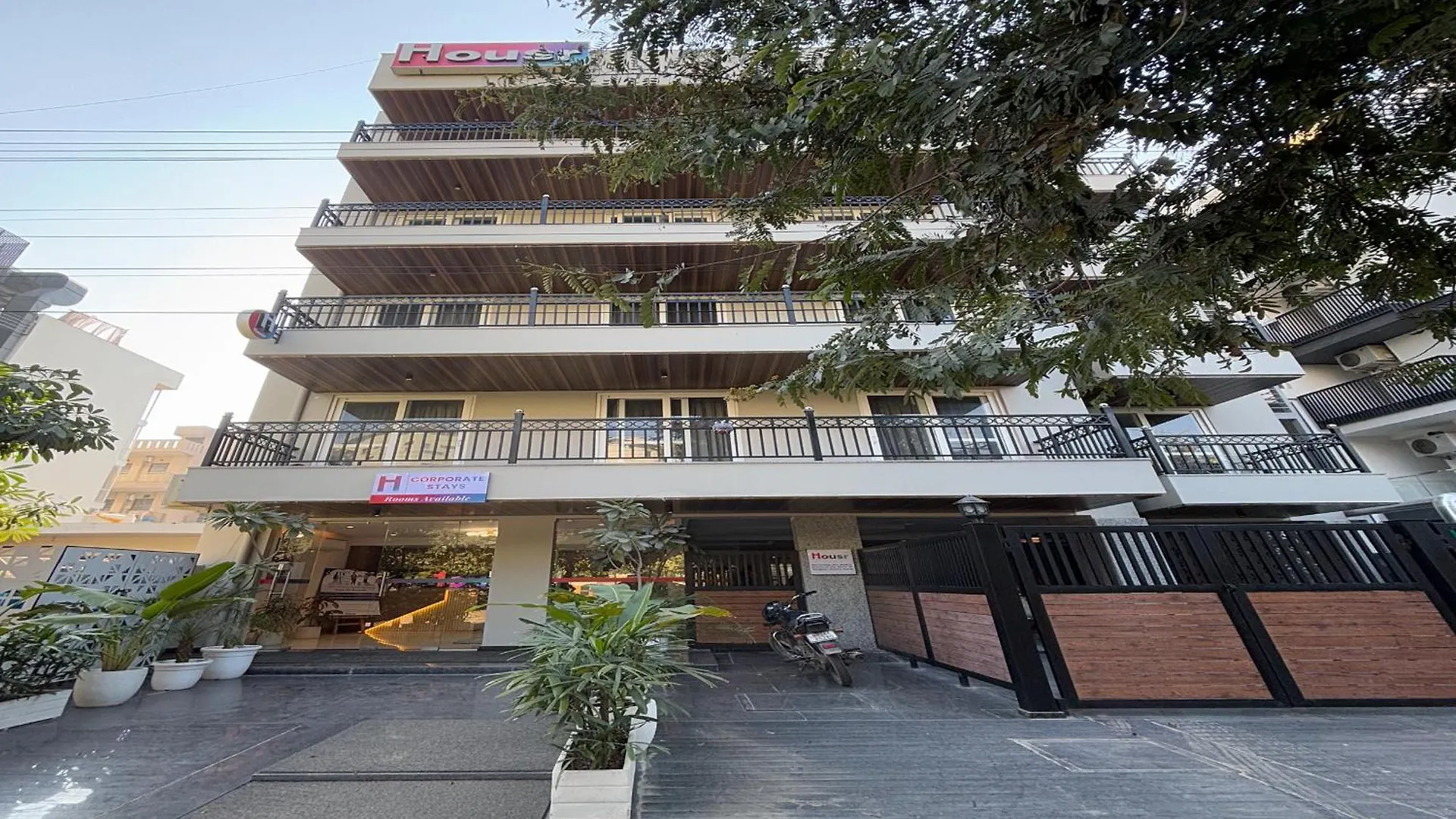 Housr Sector 45 Gurgaon Near Artemis Hospital Hotel 0*,