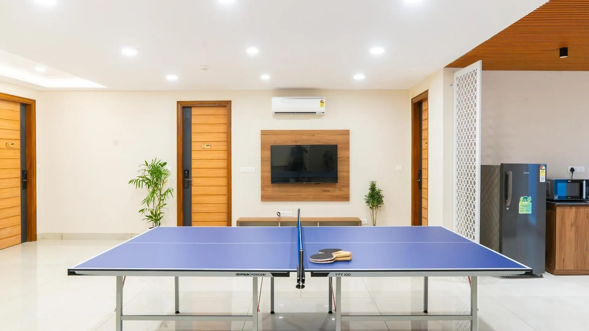 Housr Sector 45 Gurgaon Near Artemis Hospital Hotel