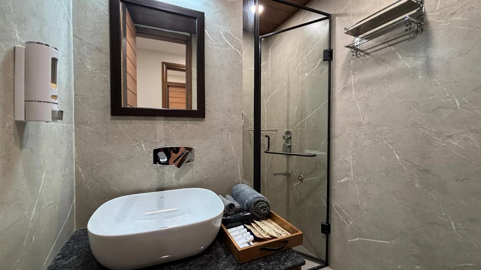 Housr Sector 45 Gurgaon Near Artemis Hospital Hotel India